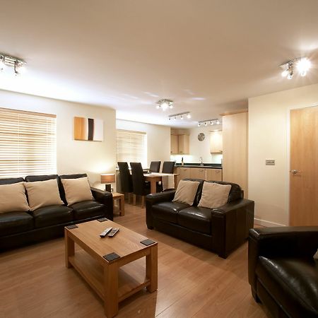 Southwich House By Esa Apartment Суиндън Екстериор снимка